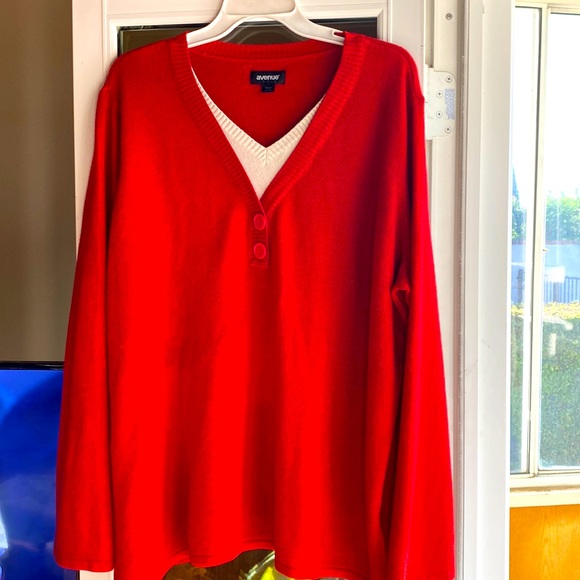 AVENUE RED V NECK LONG SLEEVE SWEATER w/ WHITE MOCK TEE Size 26 / 28 EUC - Picture 1 of 13